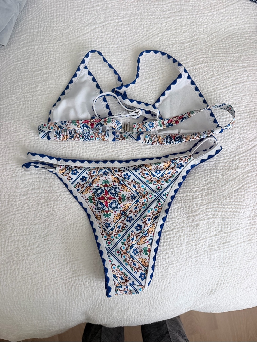 Bikini - Picture 2 of 2